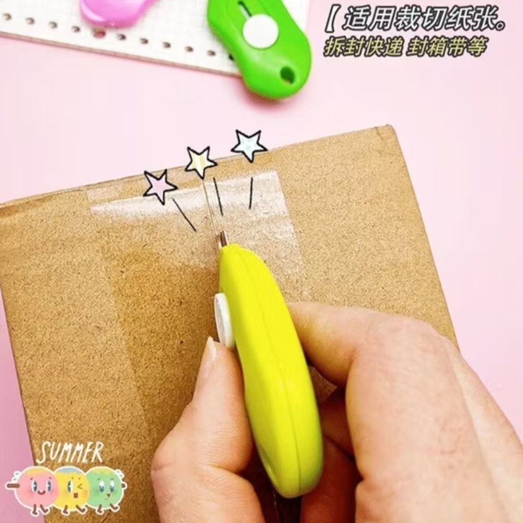 

CUTTER MINI PORTABEL PISAU PEMOTONG KERTAS CUTTER SEKOLAH