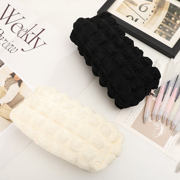 

Artopia 1pcs PUFF Tepak T Pensil Pencil Case Kotak Wadah Lucu Estetik Aesthetic Korea Minimalis Hitam Putih Kuliah Ospek Sekolah