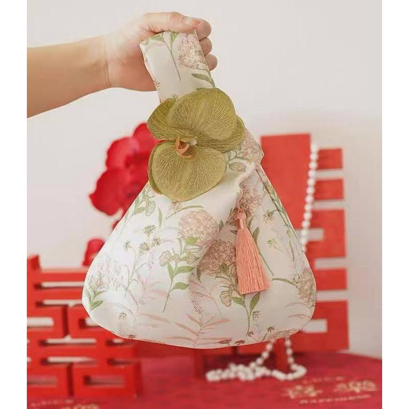 

COD Pouch Hampers Gift Bag Natal Imlek Lebaran Premium Tas Kantong Bingkisan