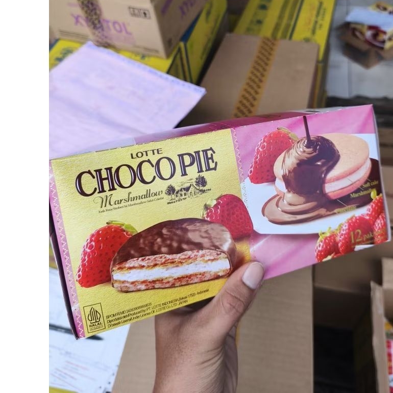 

Chocopie Strawberry 1 box isi 12 pcs || Choco Pie