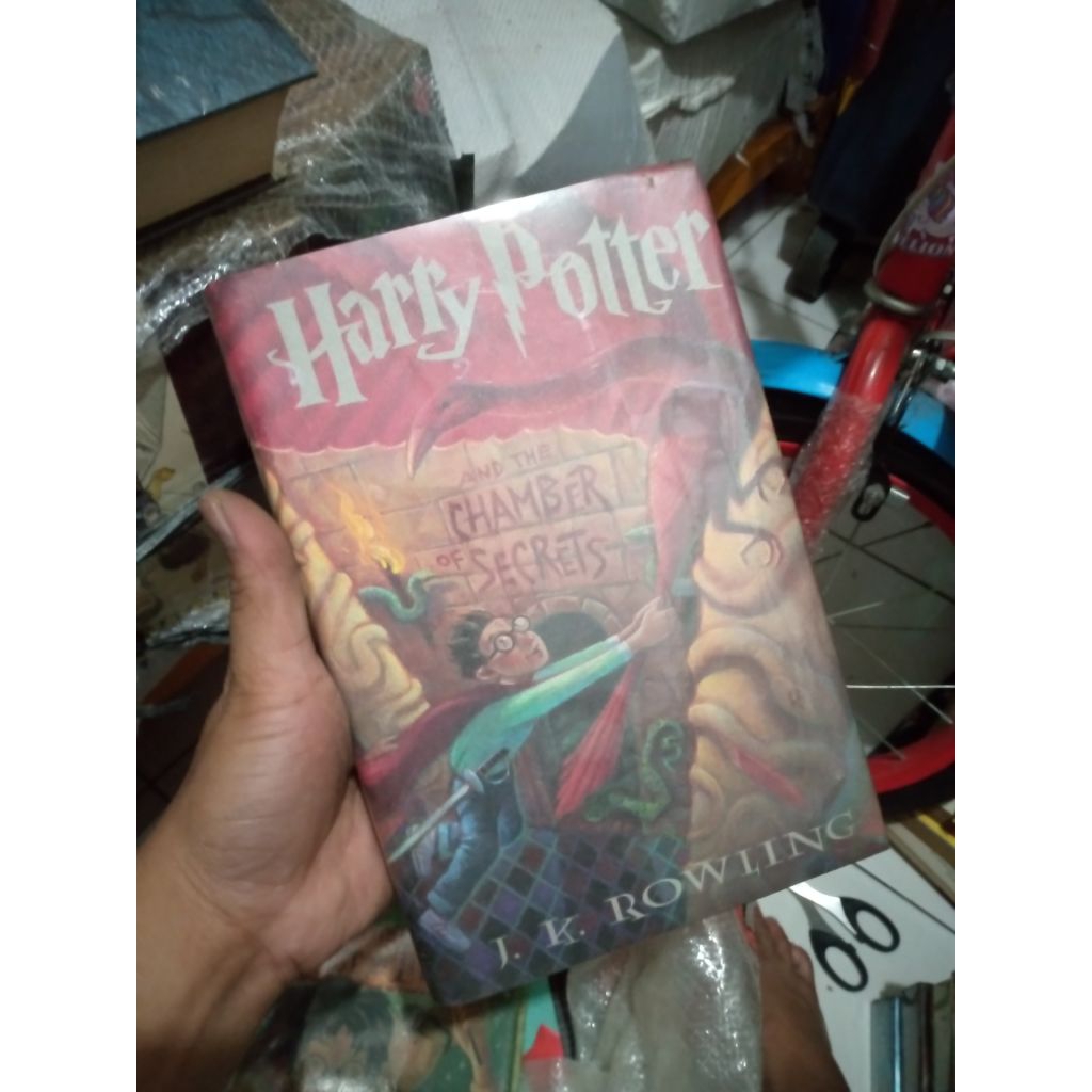 harry Potter no 2 bahasa inggris hard caver original bekas