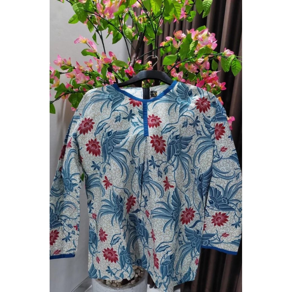 batik biru putih