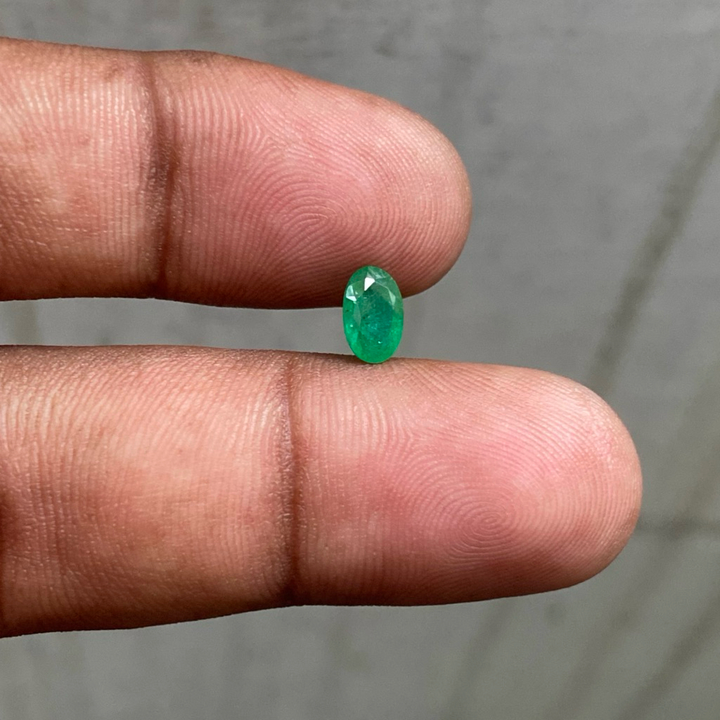 Natural Emerald beryl Jamrud asli Batu zamrud ukuran kecil dim 7x5x3