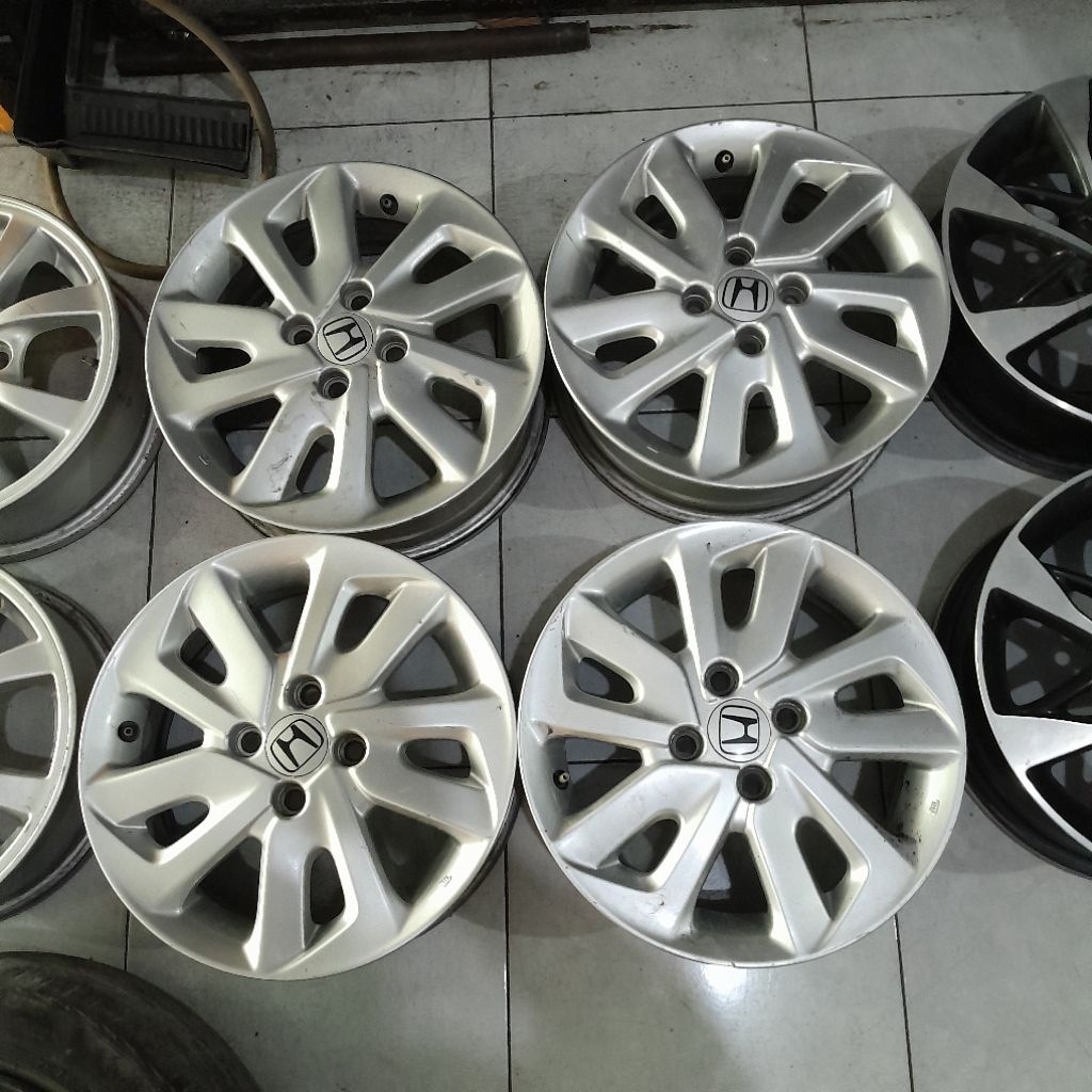 Velg Copotan Mobil Mobilio Ring 15 R15