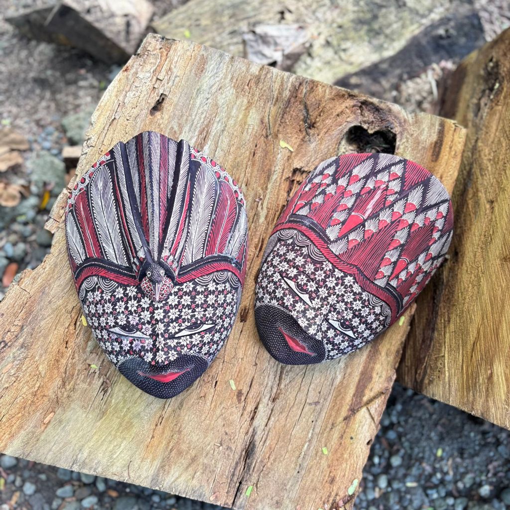 Topeng Ukir Batik Kayu
