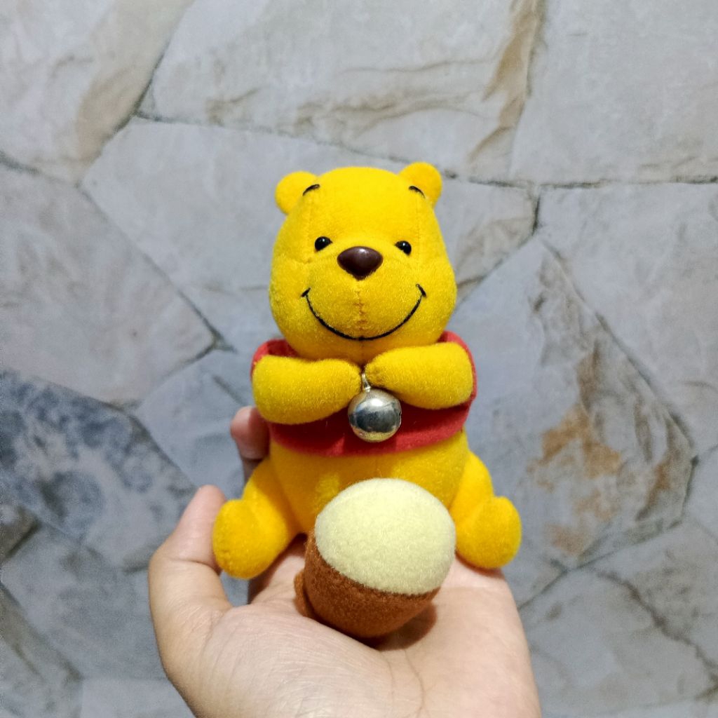 Boneka Winnie The Pooh Tarik Getar Unik Tokyo Disneyland
