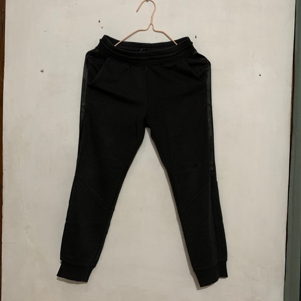Celana Olahraga Jogger Pants | Preloved Second Bekas