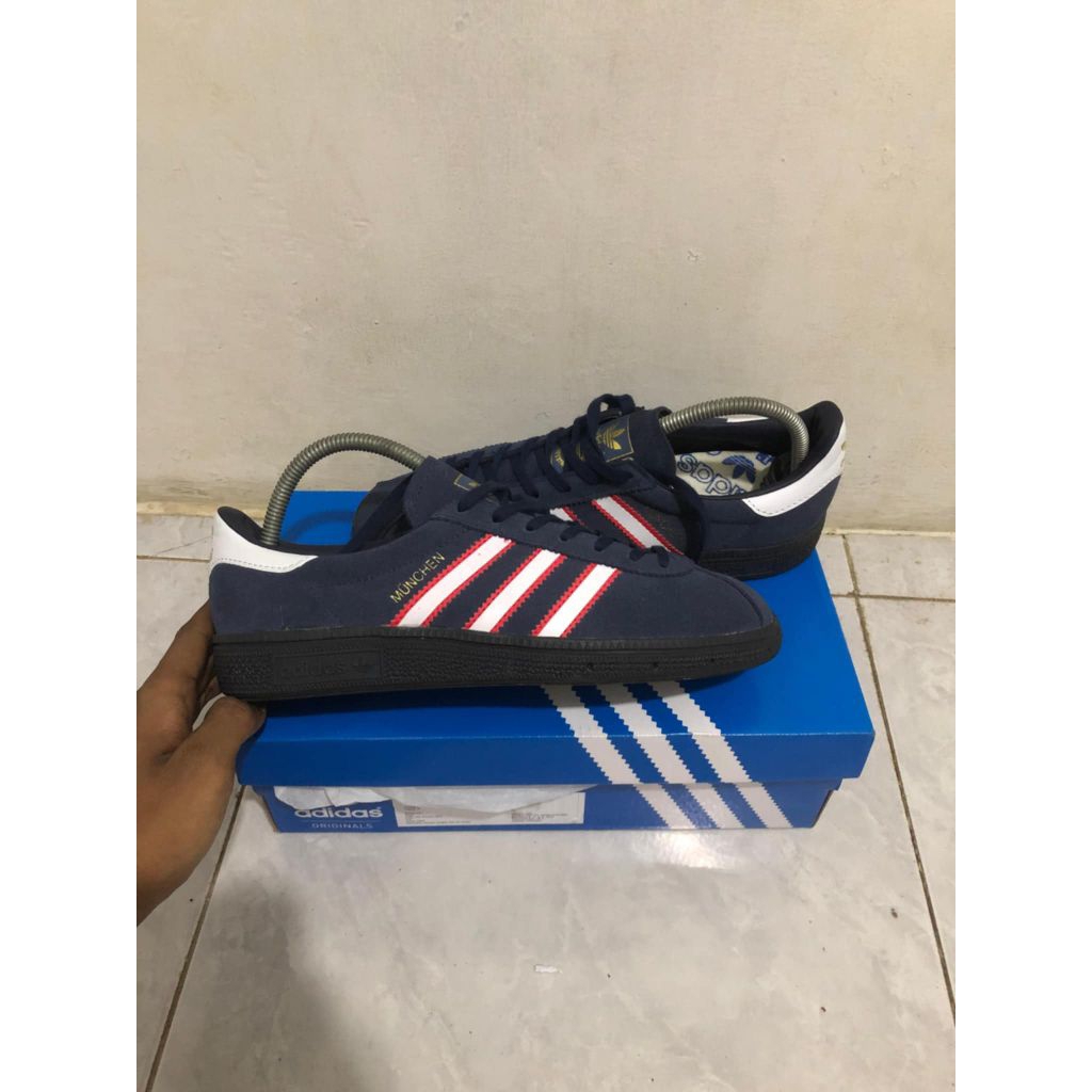 Adidas Munchen edge
