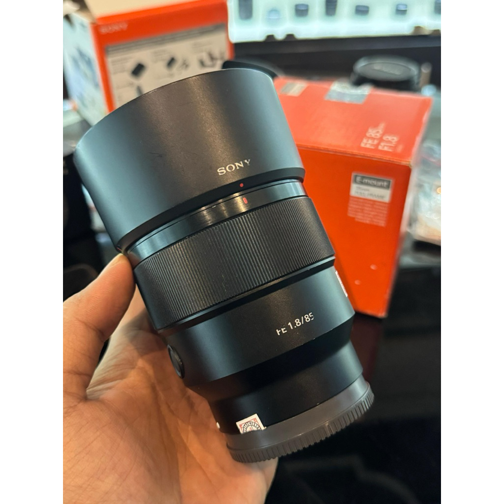 lensa sony 85mm f1.8