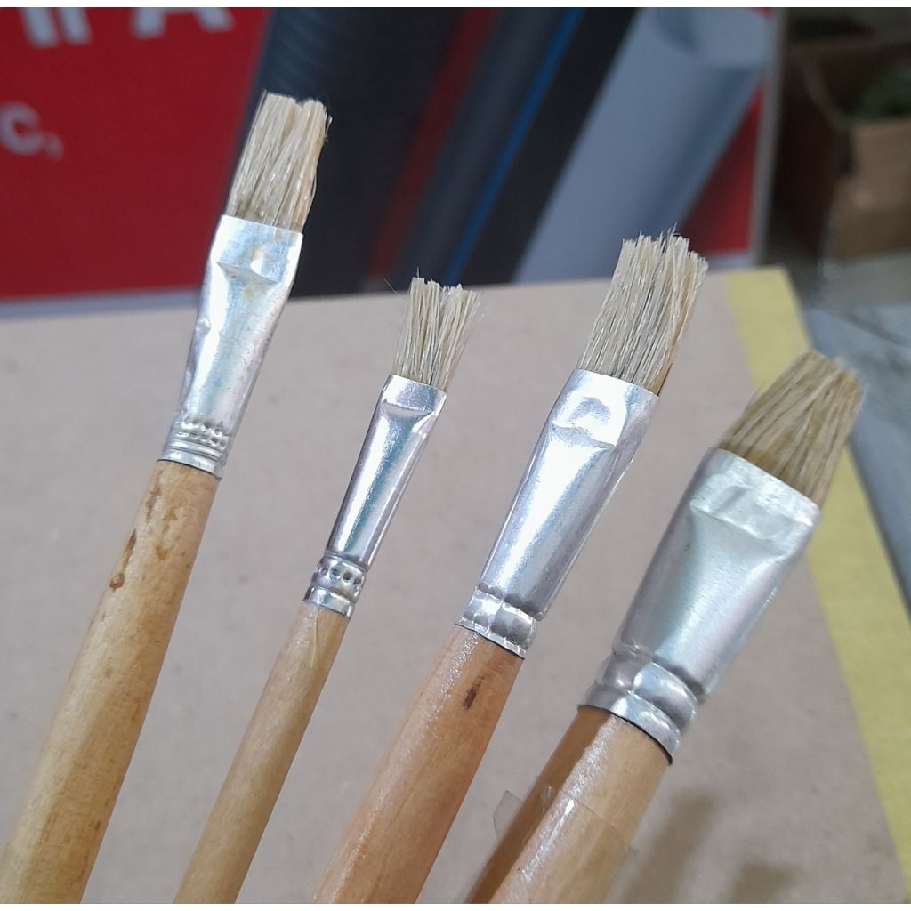 

Kuas lukis gagang kayu