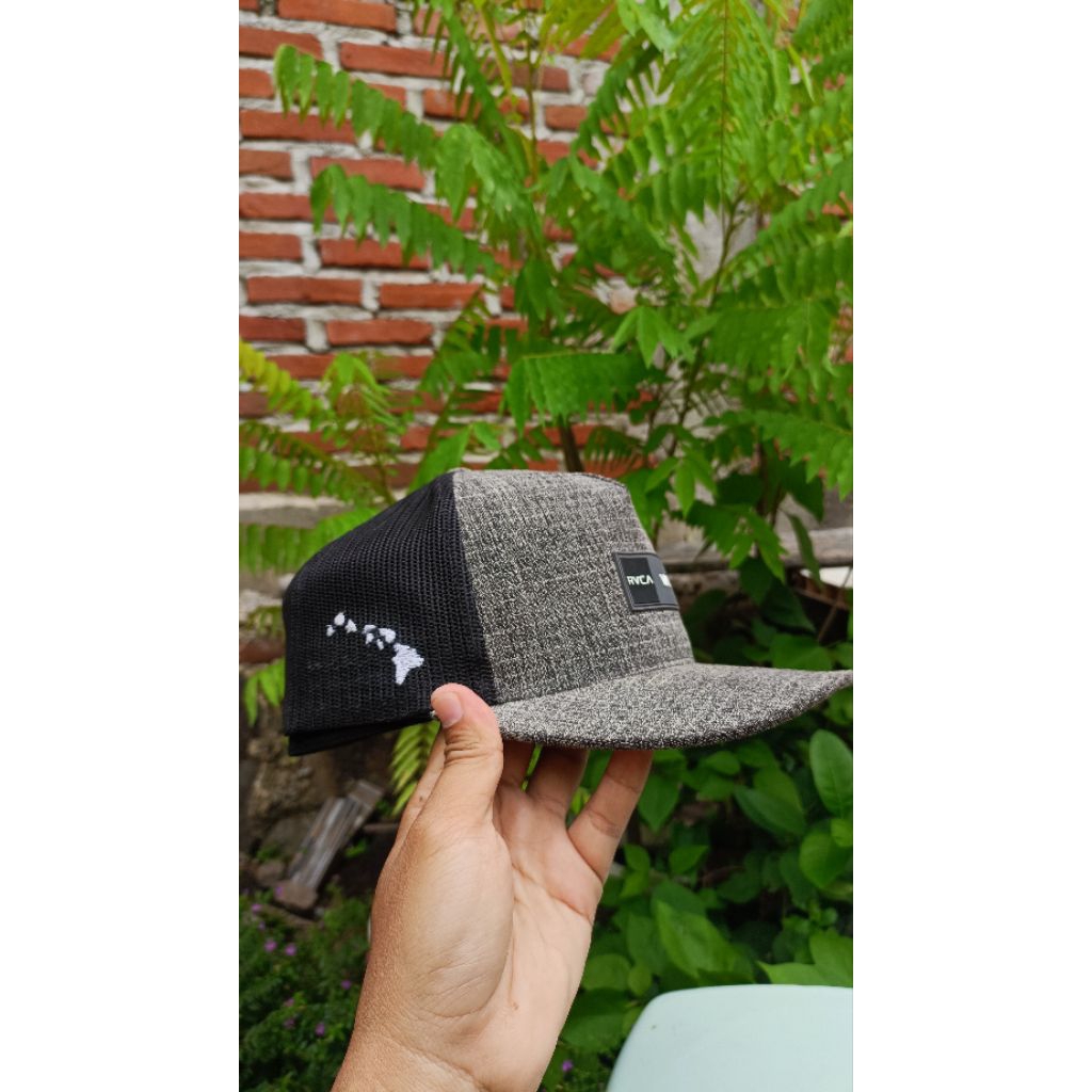 TOPI TRUCKER JARING RVCA