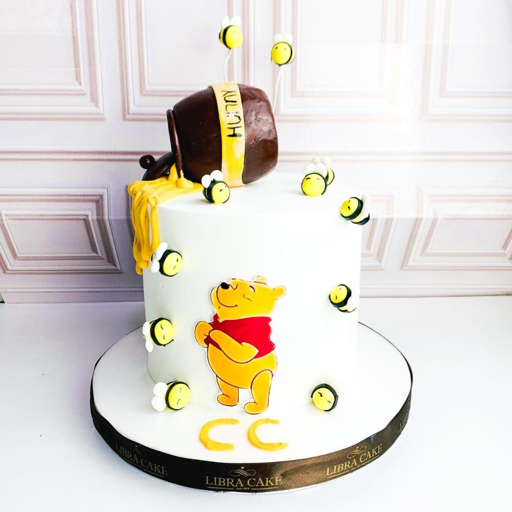 

Kue Ulang Tahun/Birthday Cake/Kue Ultah tema winnie the pooh/Winnie the pooh cake