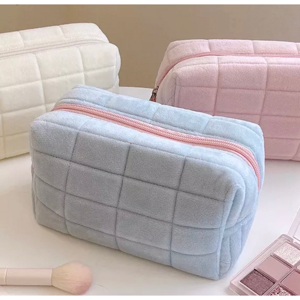 

Tempat pensil pouch make up bahan bulu halus model korea tempat pensil bulu