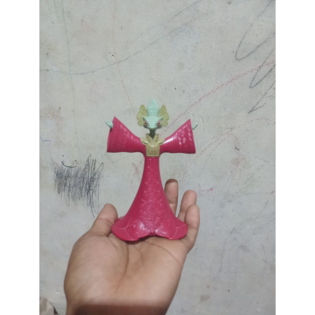 mainan figure chameleon kungfu panda burger king