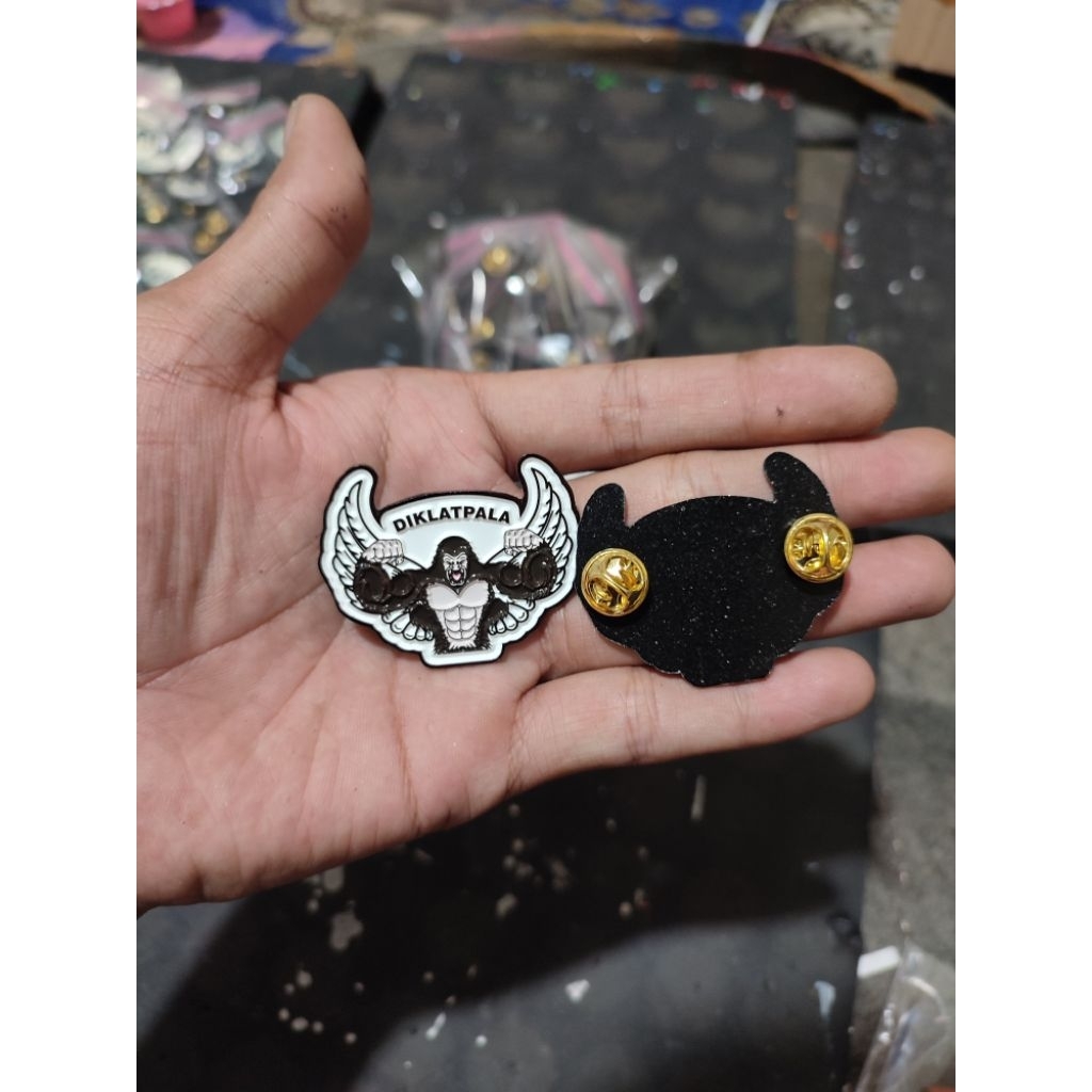 pin enamel custom suka suka