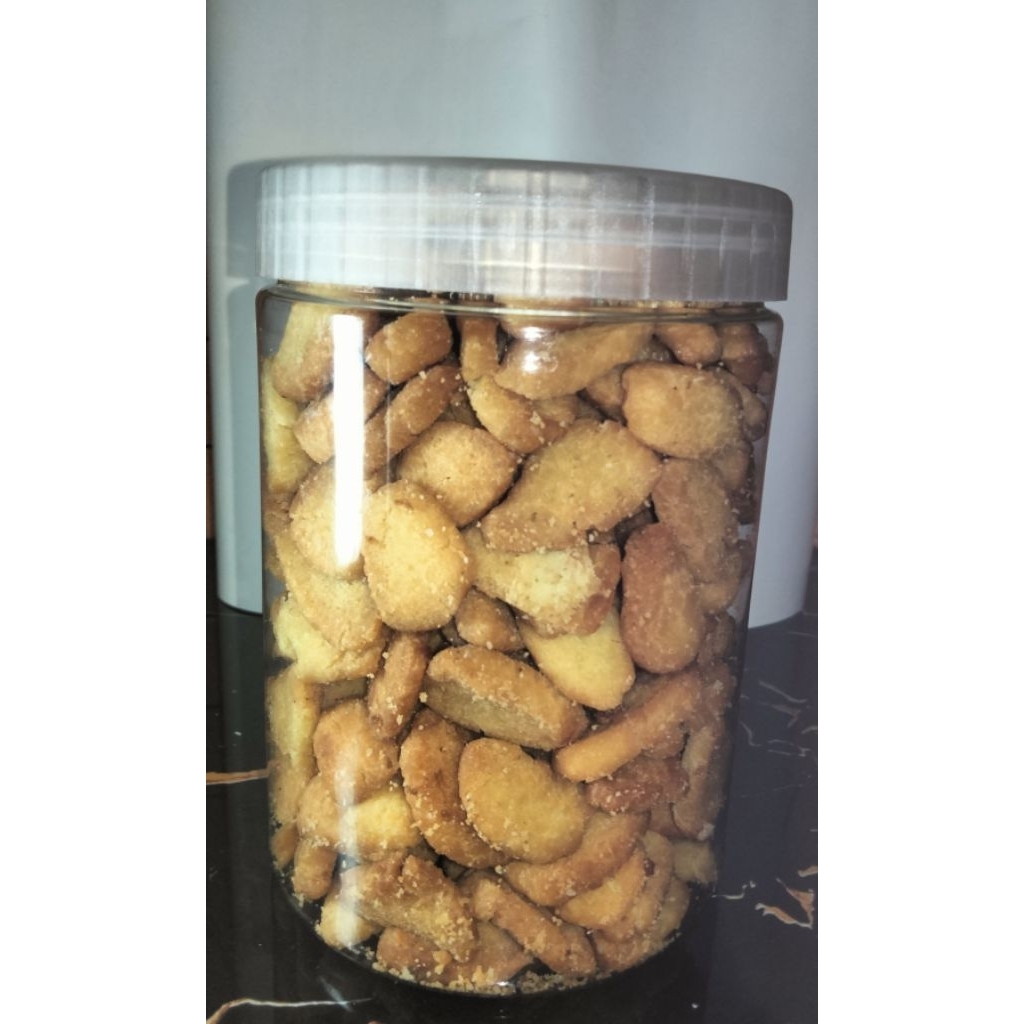 

Kue kering biji ketapang manis gurih