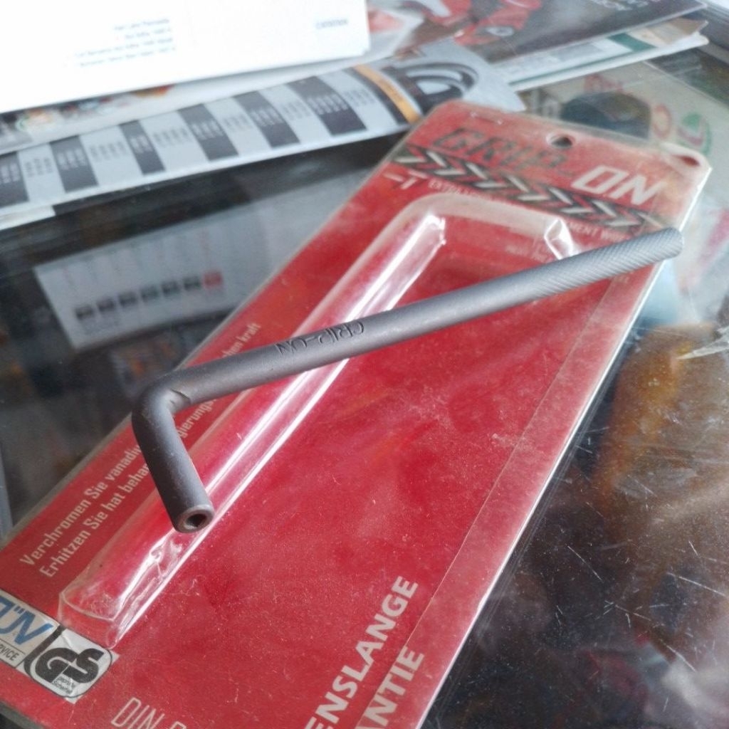 alat stel klep motor mobil grip on