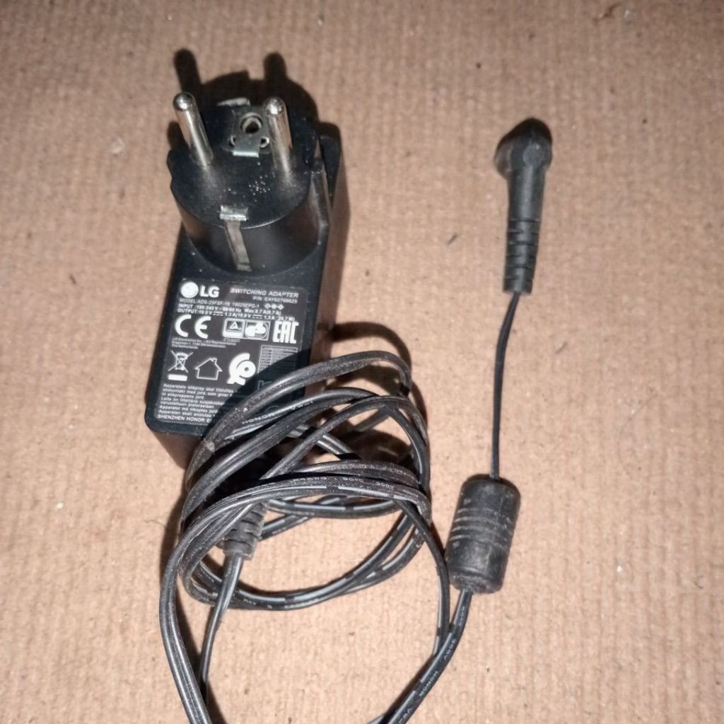 Adaptor LG Monitor 22MR410