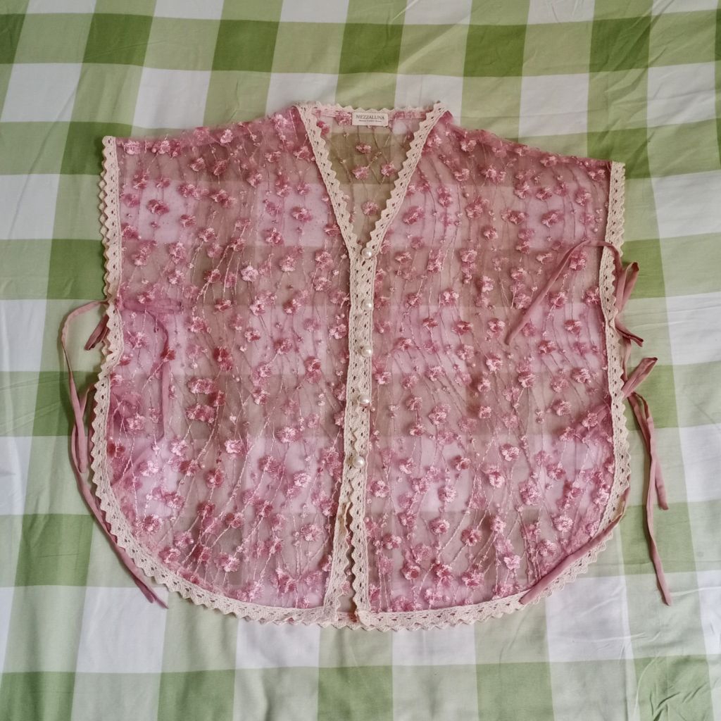 NEW | Kana Laces Vest by mezzaluna signature