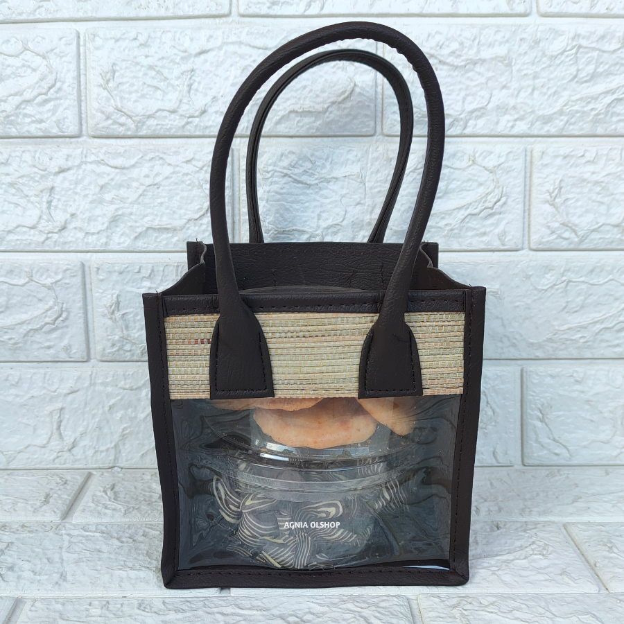 

Keranjang Hampers Mika Mendong Isi 2 Toples Biggy (Coklat Tua) Tas Mika Parcel Lebaran