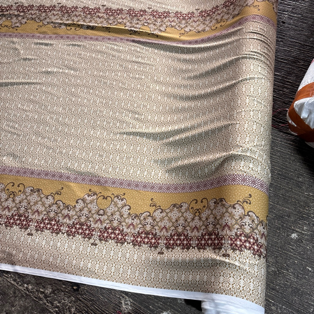 Kain Satin Silk Premium – Motif Klasik Batik Elegan / Bahan Adem & Mengkilap