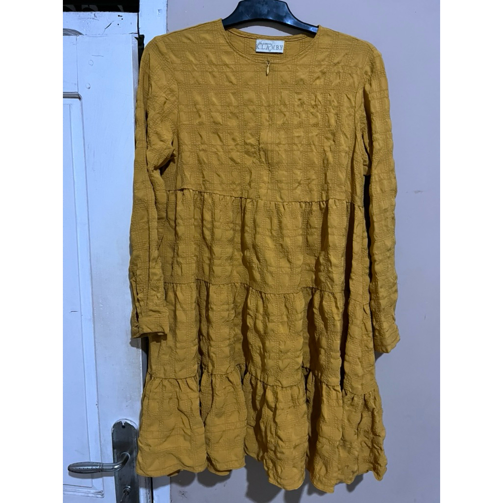 Preloved Blouse Wearing Klamby