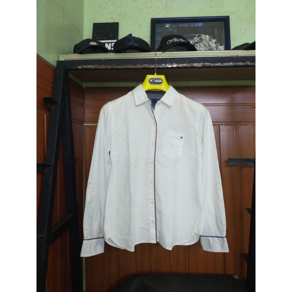 kemeja putih Tommy Hilfiger