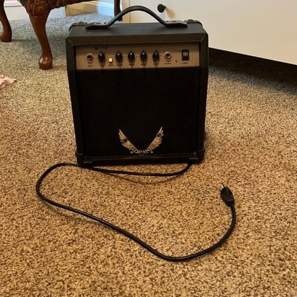 dean m 10 guitar amp