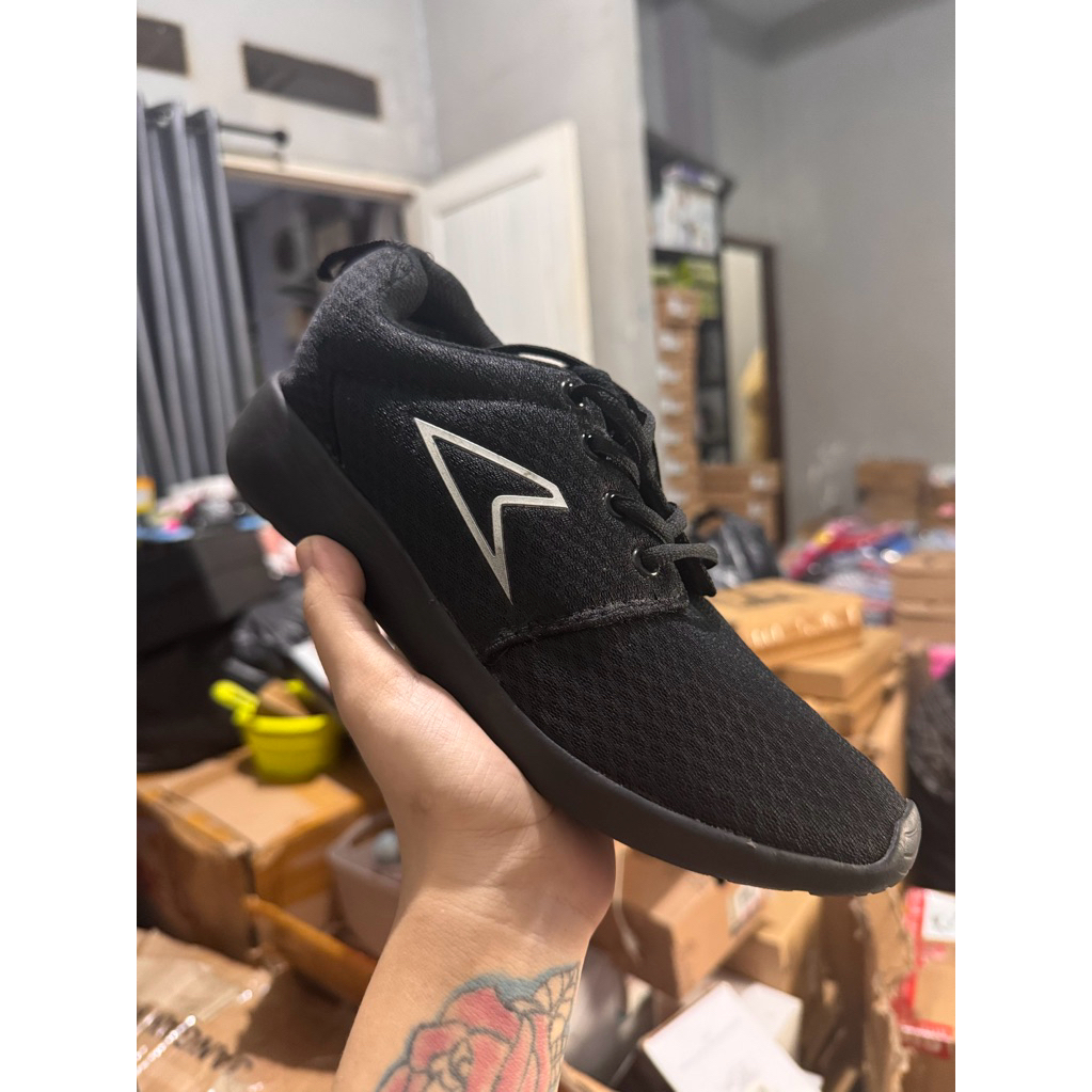 SEPATU RUNNING BATA POWER SIZE 37