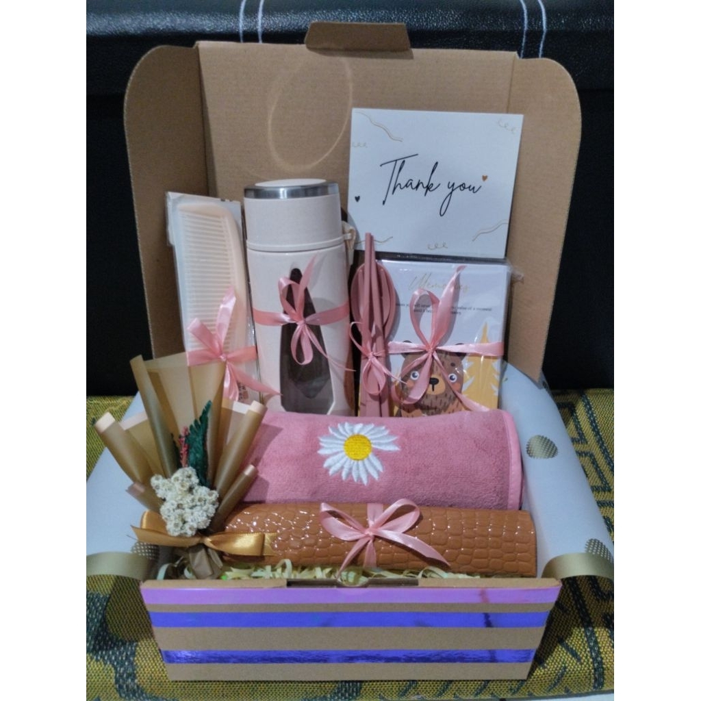 

Hampers Hadiah Guru Kado Guru Ucapan Terimakasih Guru Wanita