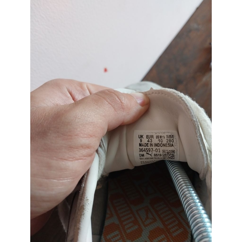 preloved sneakers pria size 43