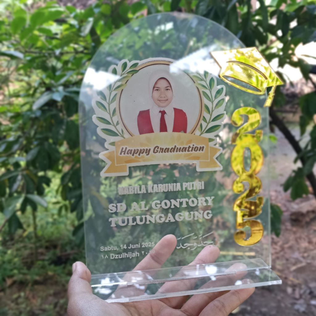 Vandel akrilik custom foto buat wisuda