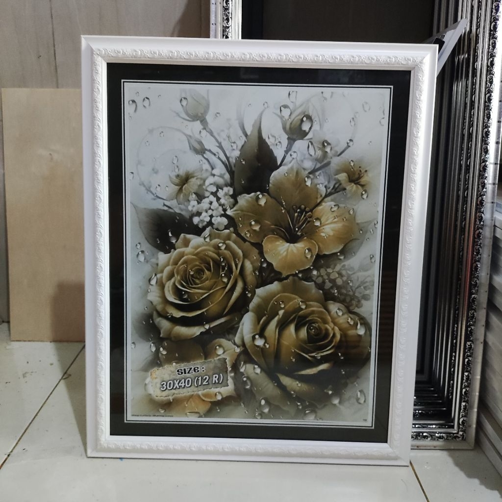 bingkai foto / pigura / pigora UKIR warna putih  ukuran 12R