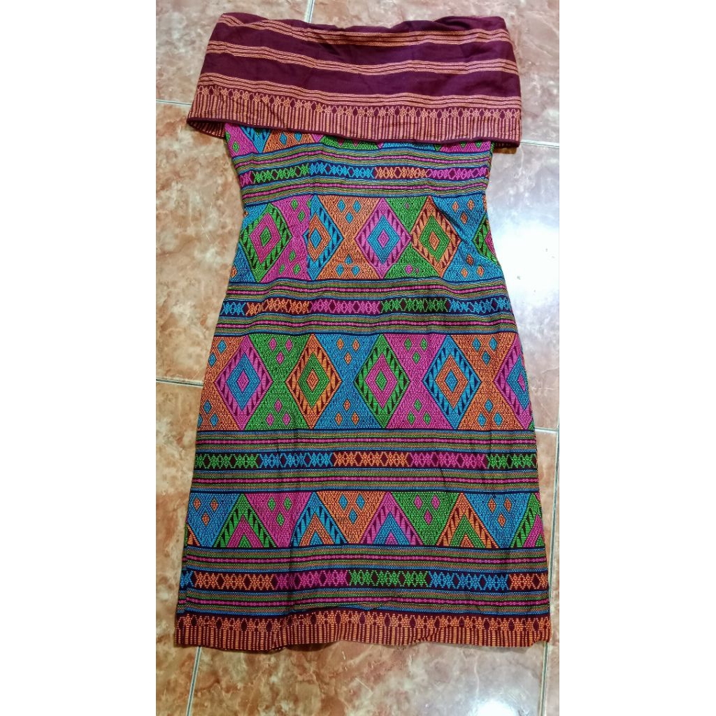 gaun Tenun Etnik Warna-warni-model sabrina