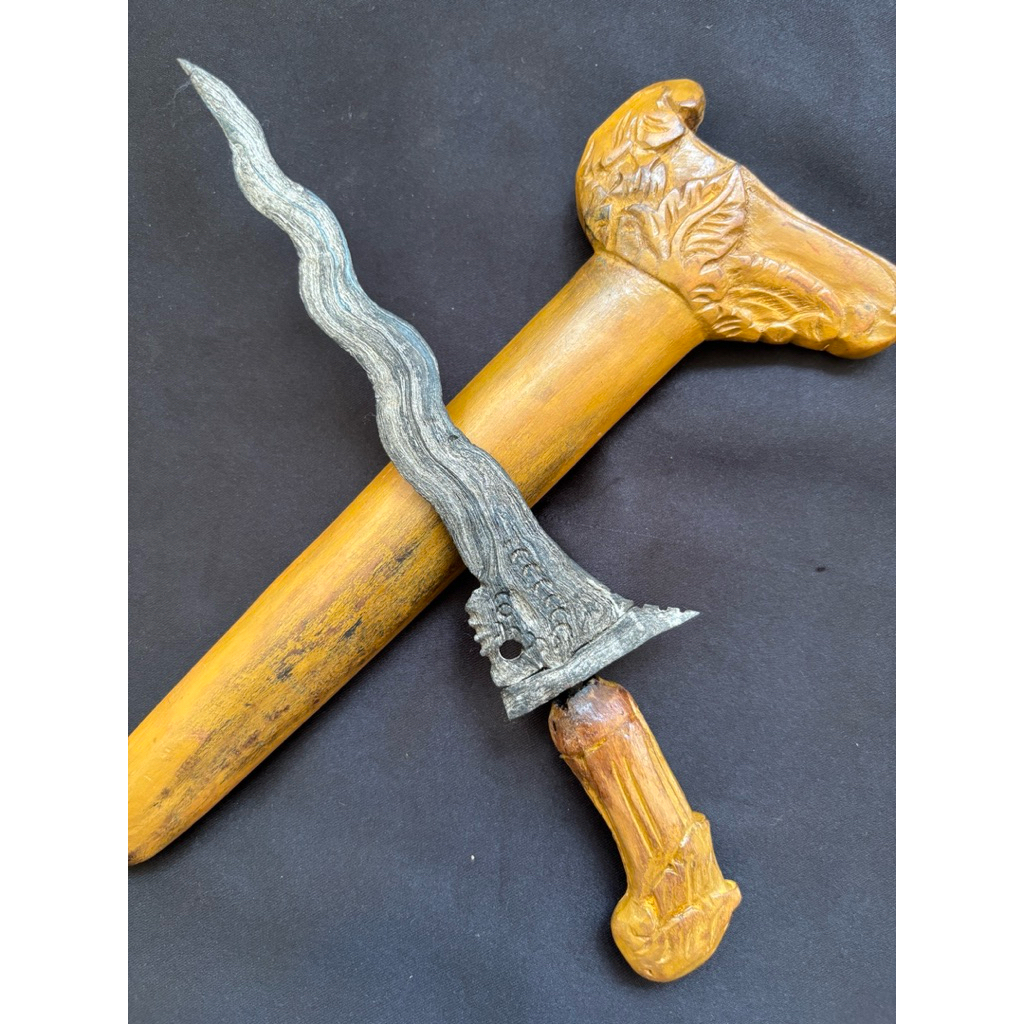 Ageman Keris Nogo Kikek Pamor Banyu mili Tangguh madiun