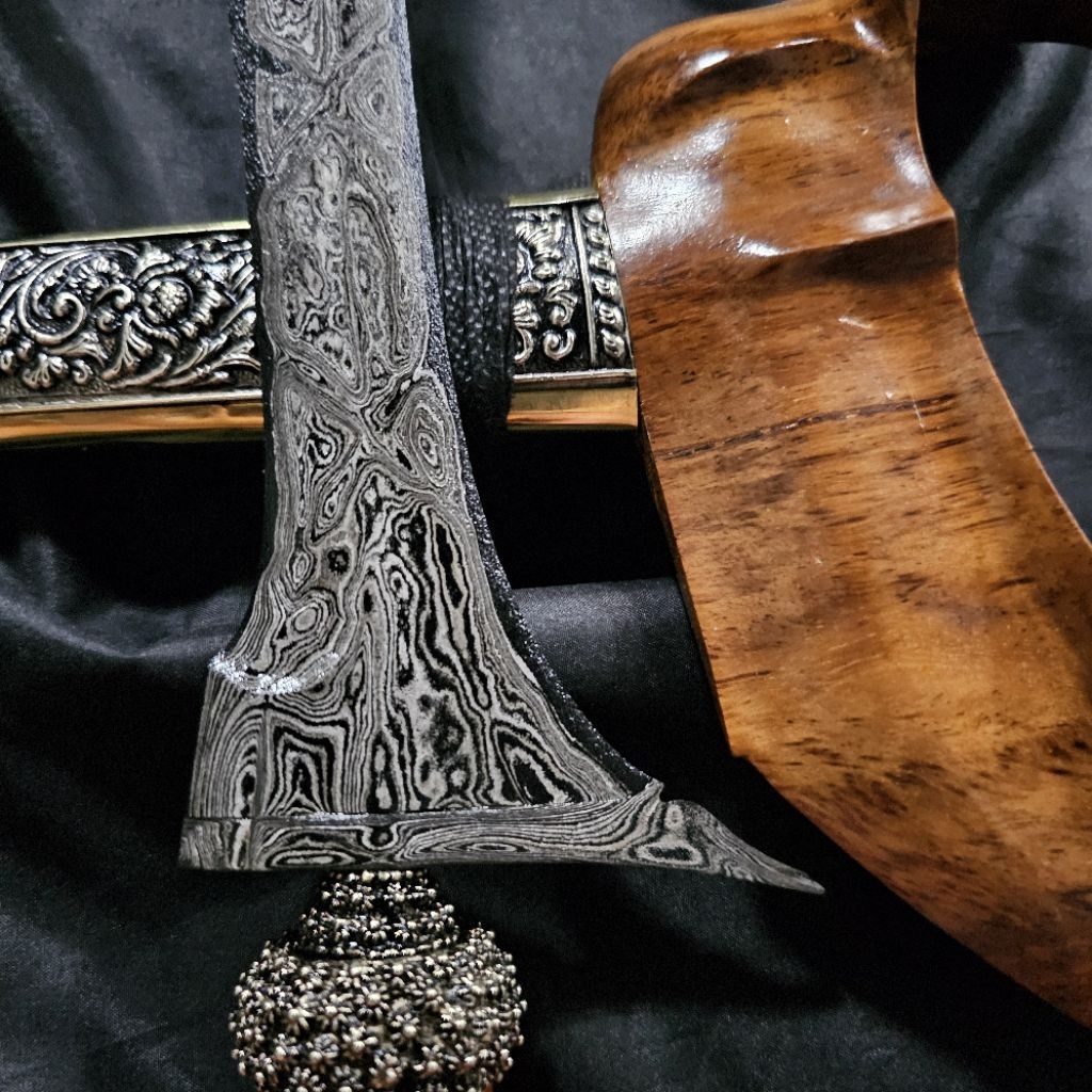 Keris Jalak Tilam Sari Pamor Pedaringan Kebak Nginden Kawung