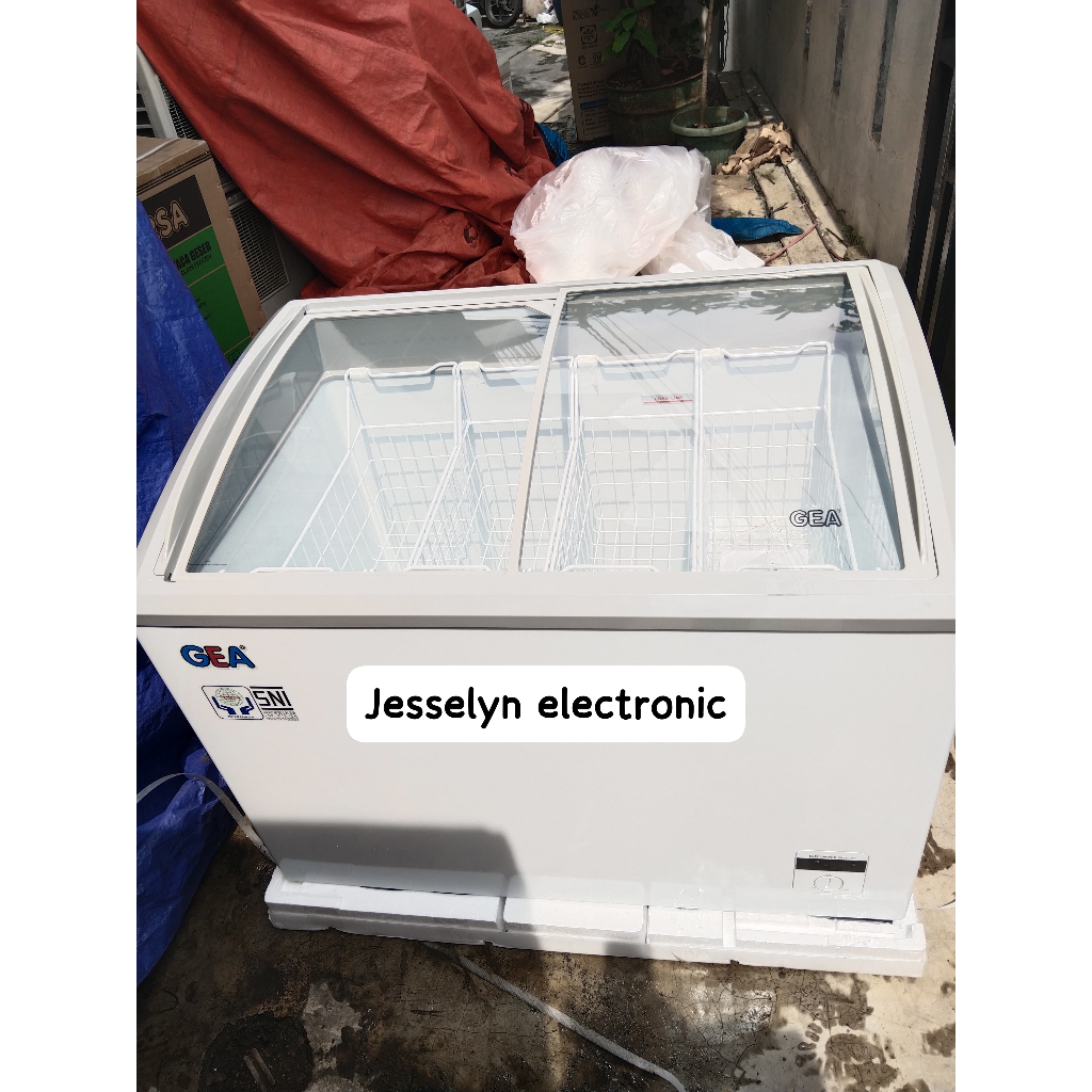 CHEST FREEZER GEA SD-303 SLIDING GLASS DOORS 303 LITER 330 WATT