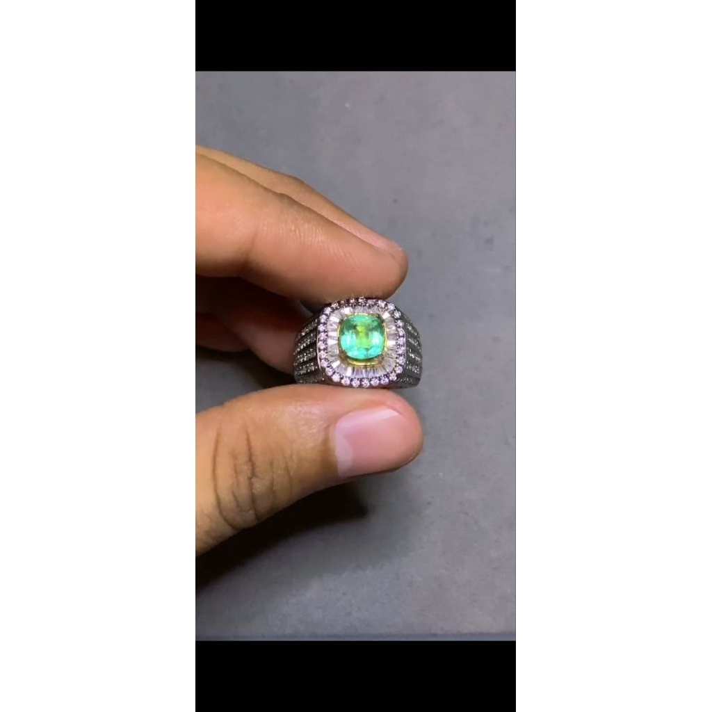 emerald beryl / zamrud Zambia kualitas bagus