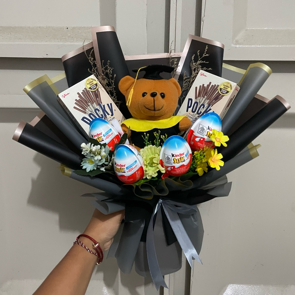 

BUKET GRADOLL SNACK WISUDA KELULUSAN