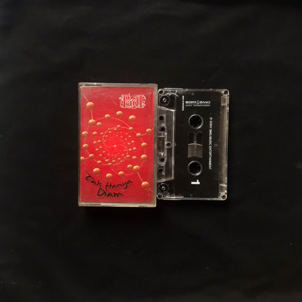 Kaset Pita Padi Tak Hanya Diam