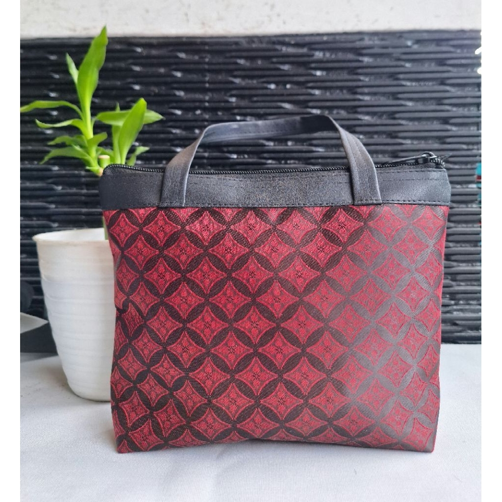 

Tas souvenir kecil/Tas kecil souvenir toko emas