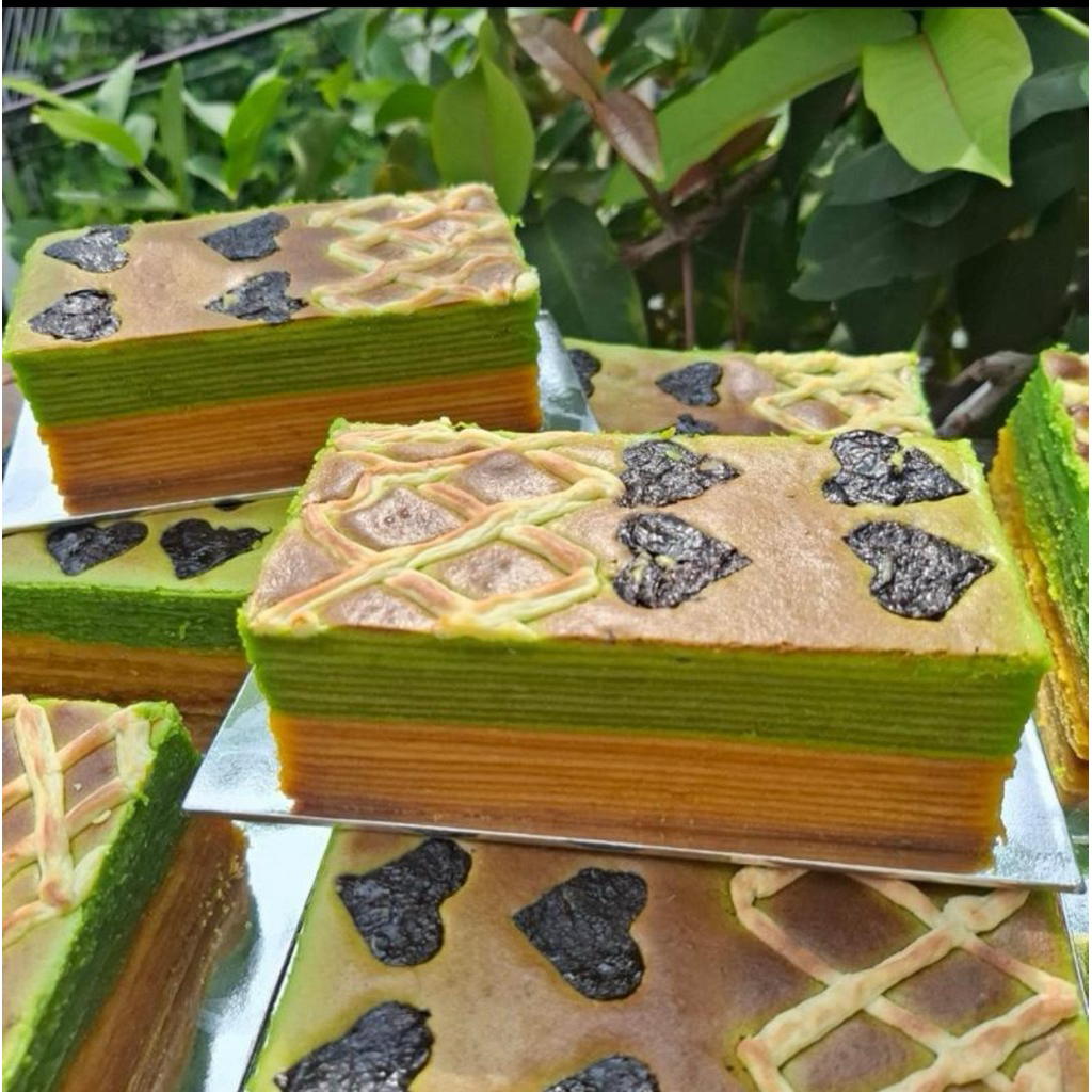 

1/2 loy Lapis legit lumut cheesy prunes pandan asli premium tanpa terigu setengah loyang (8x16cm)
