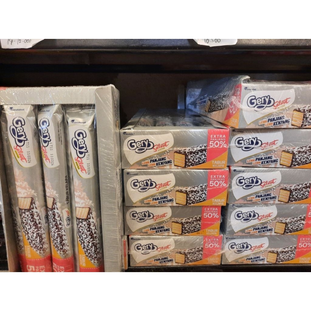

GERY SALUT WAFER TABUR KELAPA ISI 12PCS