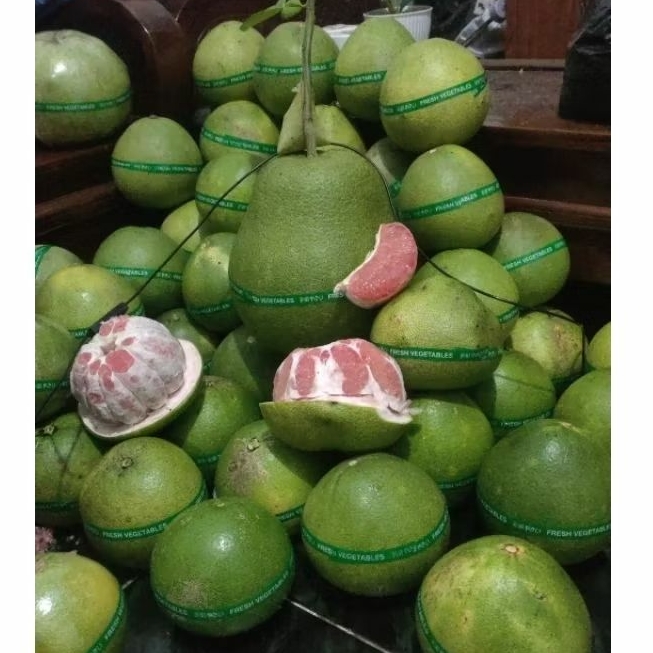 

jeruk pamelo madu muria berat 700-800gram, manis, tanpa biji,