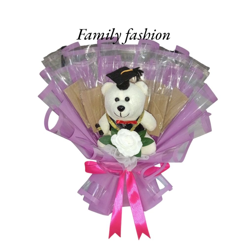 buket kosongan uang dan boneka wisuda