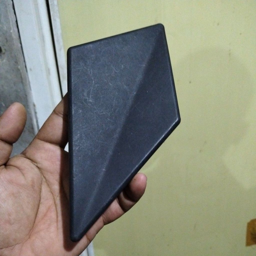 belah ketupat cover bawah jok depan sport fairing kanan  Minerva megelli 250 S R SE RE RV original