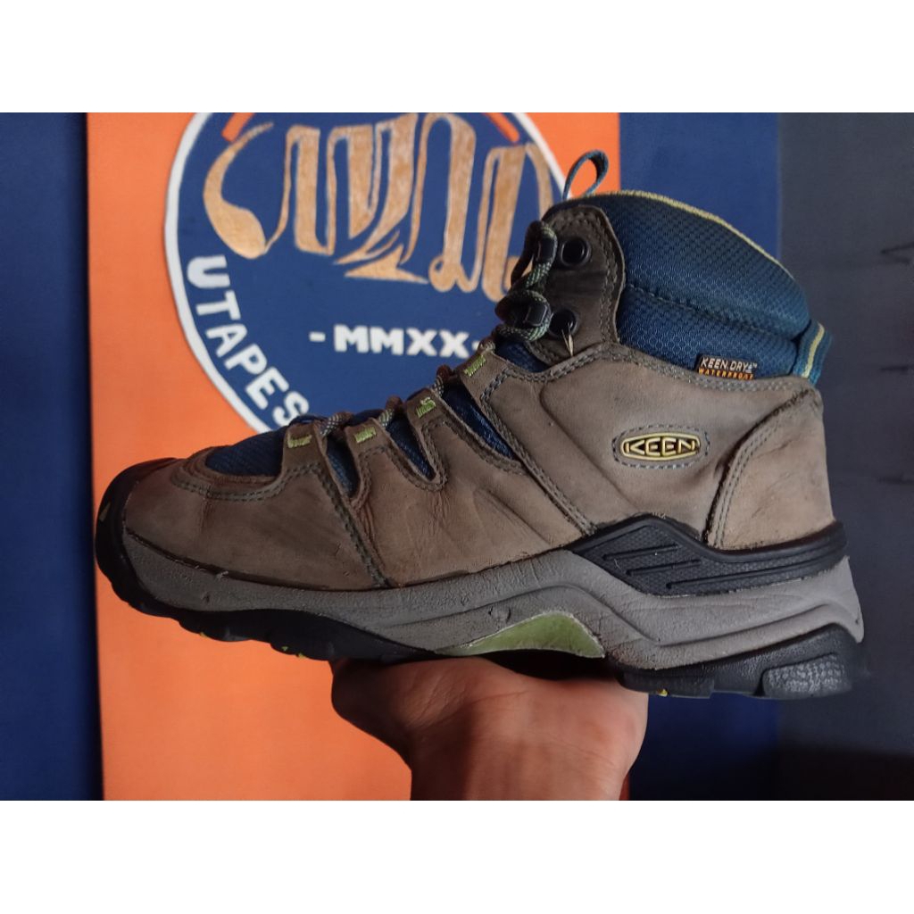 Sepatu Outdoor Keen