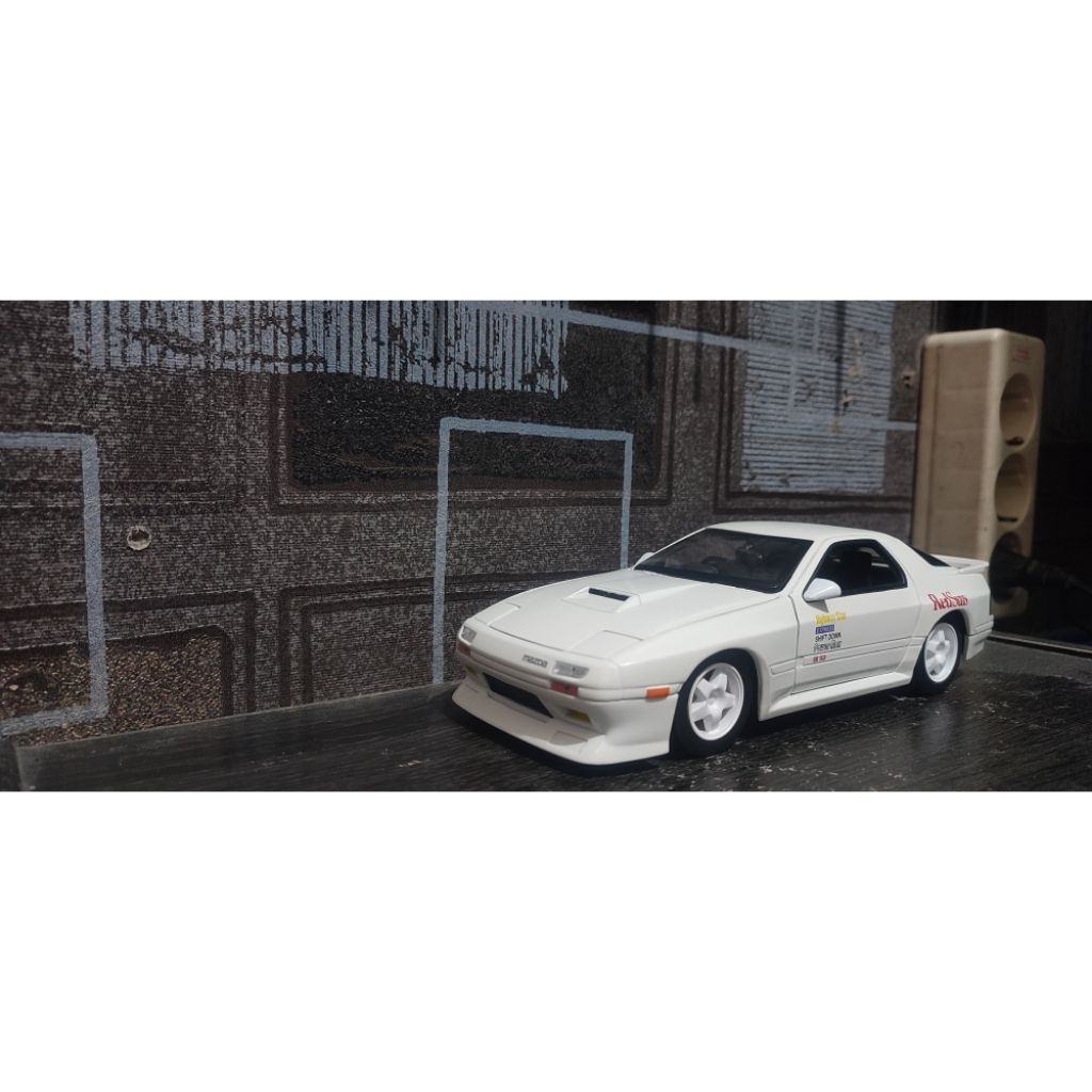 Diecast JADA 1:24 Initial D Mazda Rx7 Fc3S Redsuns