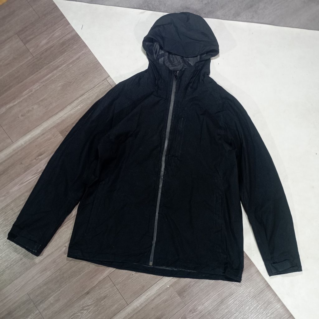 Uniqlo Blocktech Hitam