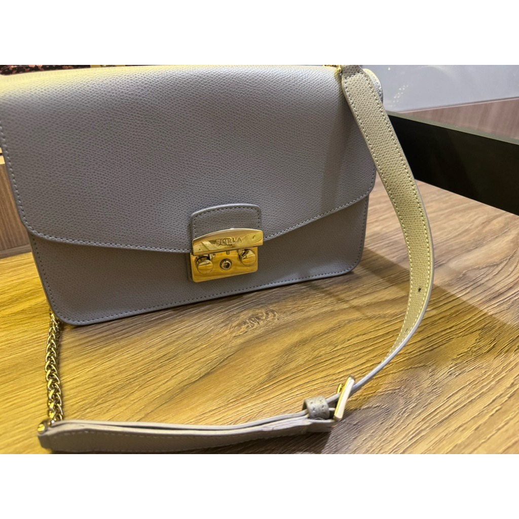 preloved furla metropolis size medium